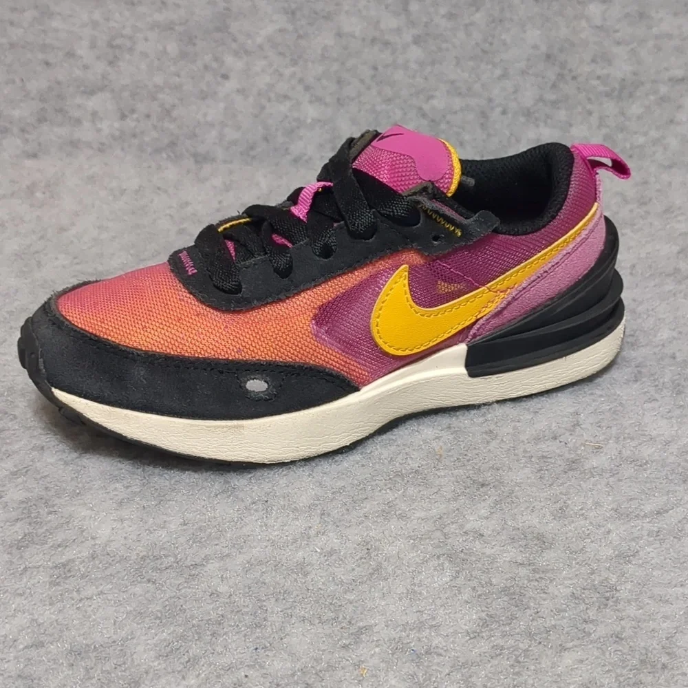 Nike waffle one active fuchsia university gold black Kids shoes Size 11C
